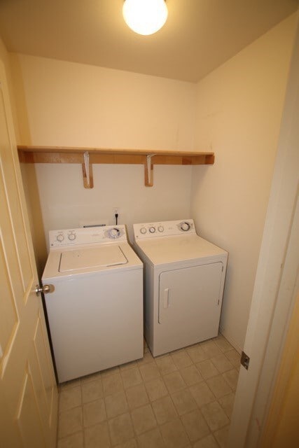 Building Photo - 3 Bedroom Condo close to JBER and Shopping!