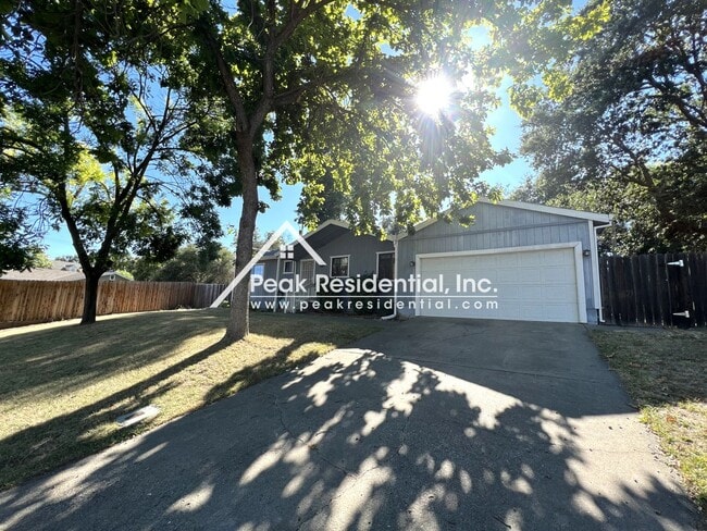 Building Photo - Wonderful 3bd/2ba Orangevale Home with Spa...