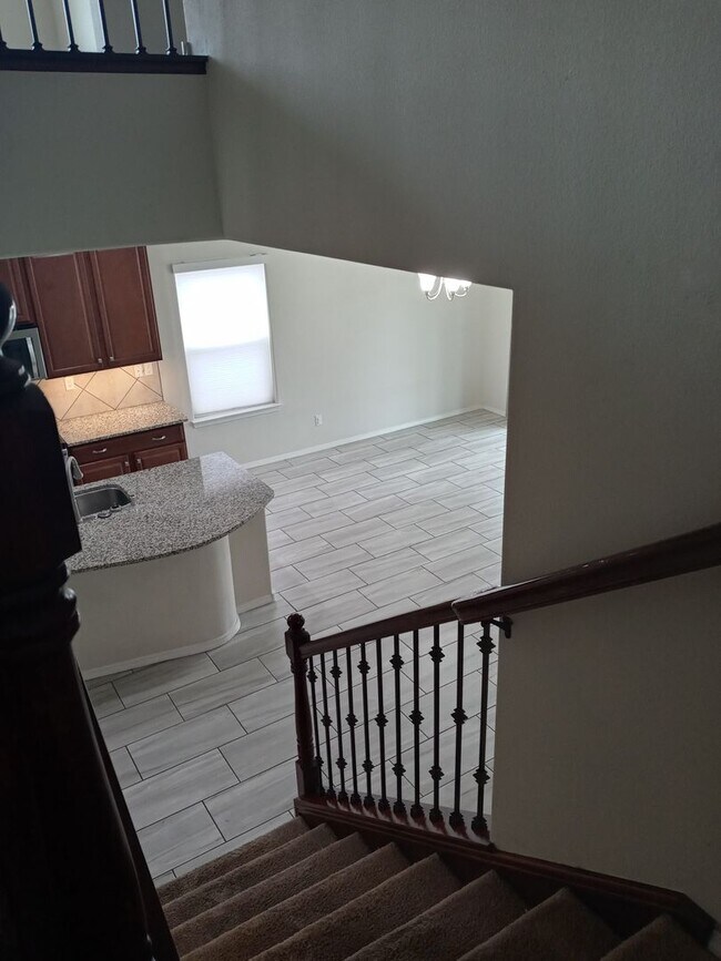 Building Photo - FOUR BEDROOMS!