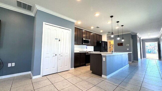 Building Photo - 2827 Westwood Ave