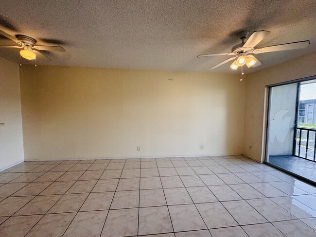 Building Photo - 8025 S Colony Cir