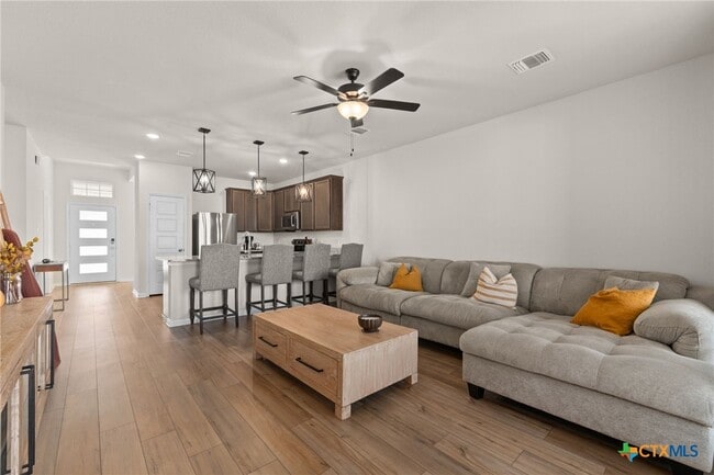 Building Photo - 259 Great Hills Dr