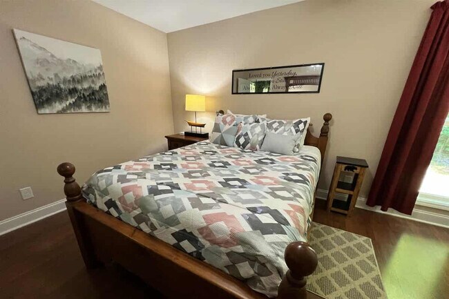 Building Photo - 121 Sawmill Springs Rd