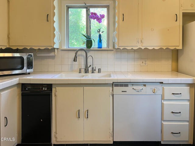 Building Photo - 14135 Hatteras St