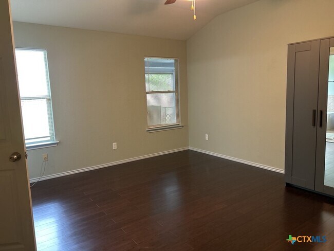 Building Photo - 6405 Clear Brook Dr