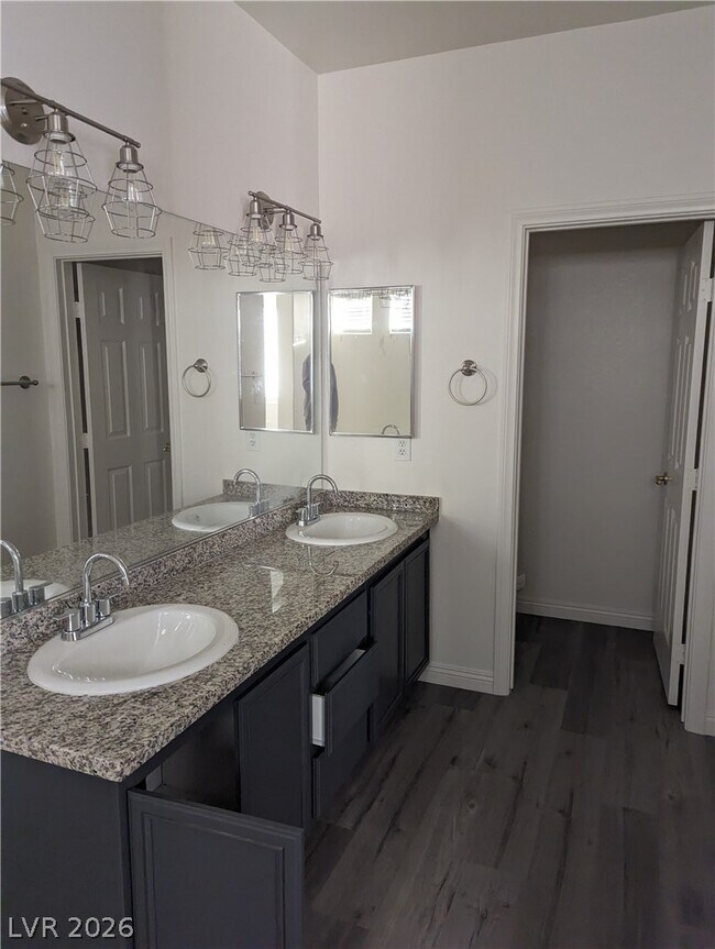 Building Photo - 230 Tayman Park Ave