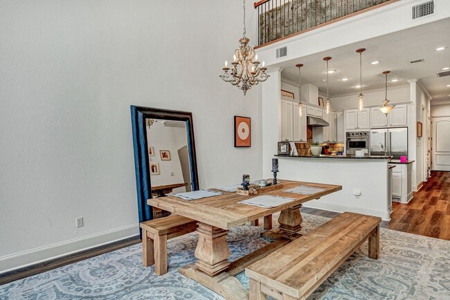 Building Photo - Gorgeous Townhome in The Villas of Hollytree!