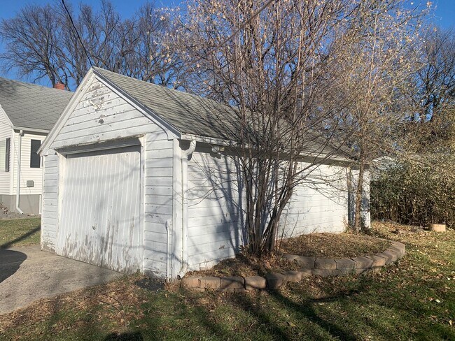 Building Photo - 4 Bedroom House Near MSUM!