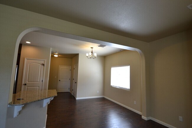 Building Photo - Available Now! 3 Bedroom 2.5 Bathroom Town...