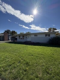 Building Photo - 2520 Lillis Ln