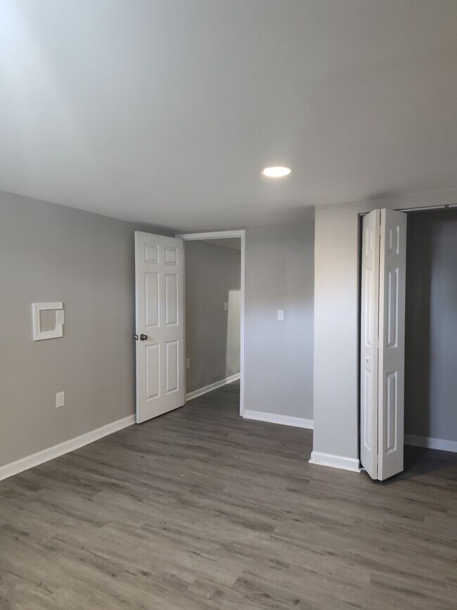 Building Photo - Charming 5-bed, 2.5-bath available in Rine...