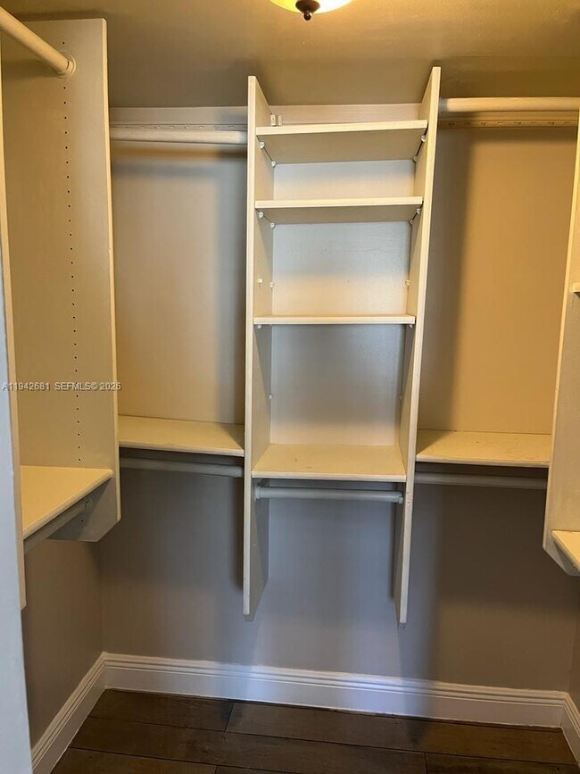 Building Photo - 8051 N Colony Cir