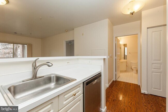 Building Photo - 2204 Westcourt Ln