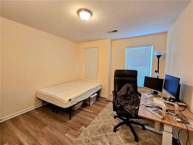 Building Photo - 809 Fairgate Drive