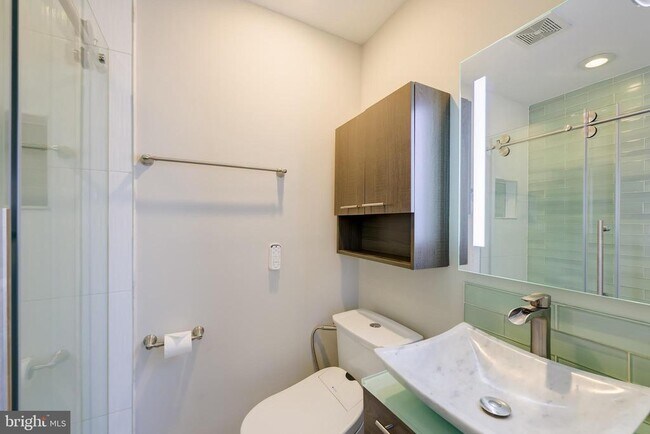 Building Photo - 1900 Q St SE