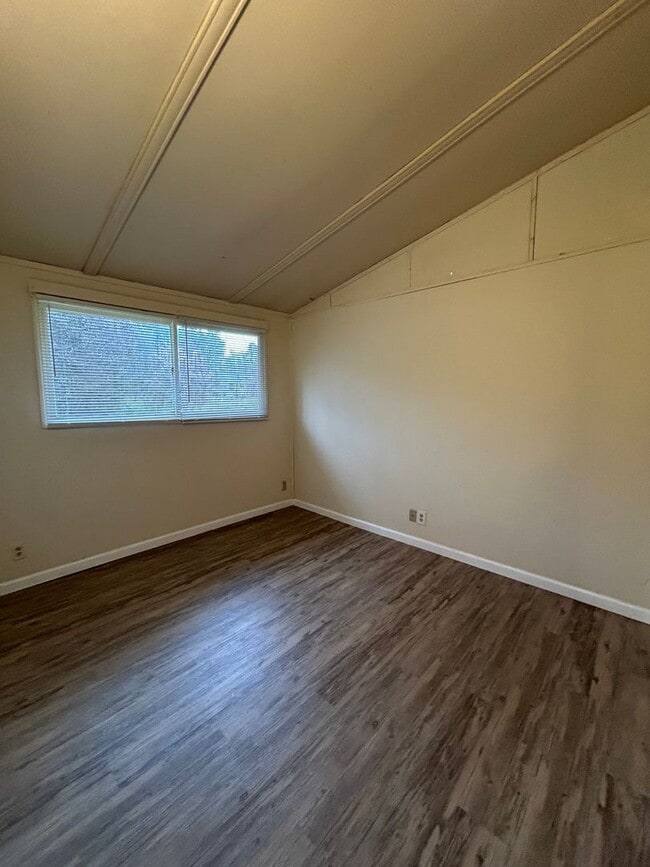 Building Photo - 73 Spence Ave