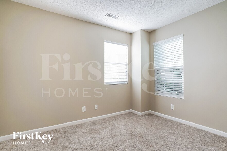 Building Photo - 6825 Winners Dr