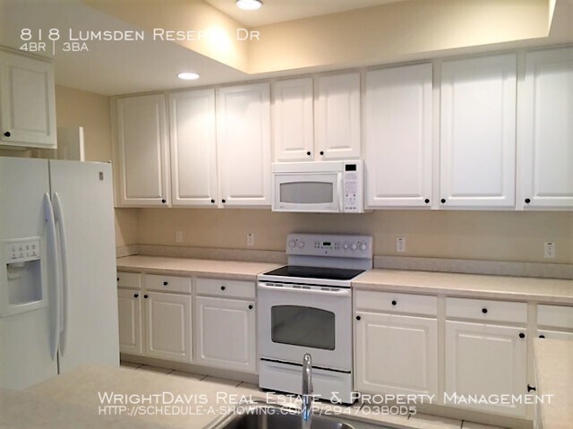 Building Photo - 818 Lumsden Reserve Dr