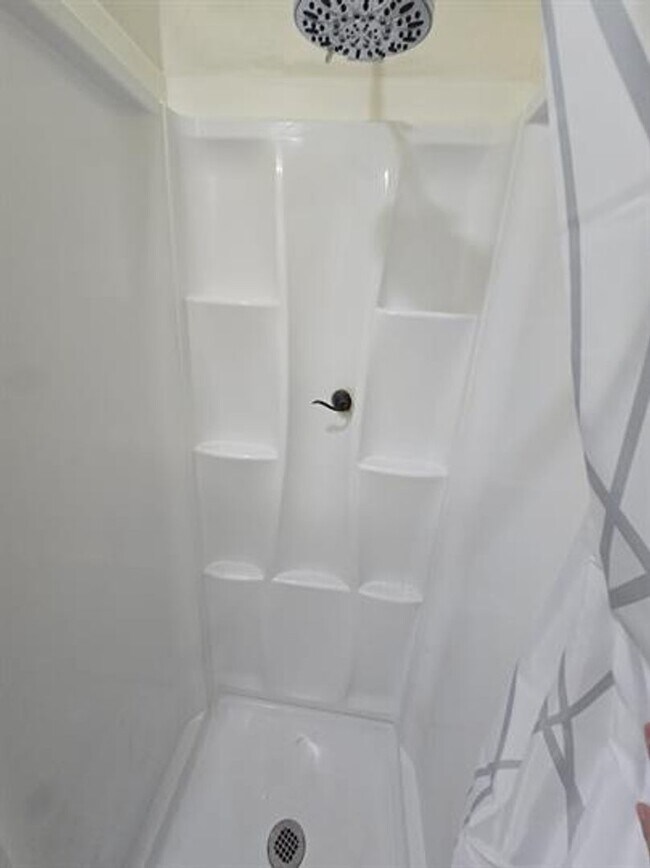 Building Photo - 2610 S Mission Rd