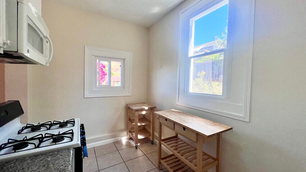 Kitchen - 946 Sonoma St