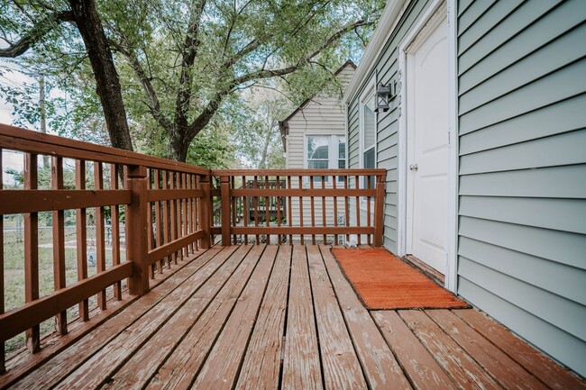 Building Photo - Traditional St. Louis "Shot Gun" Style Home