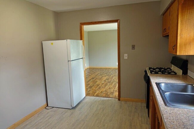 Building Photo - 62 W Woodridge Dr