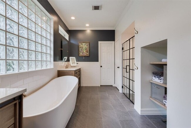 Building Photo - Stunning Home in Falcon Point!