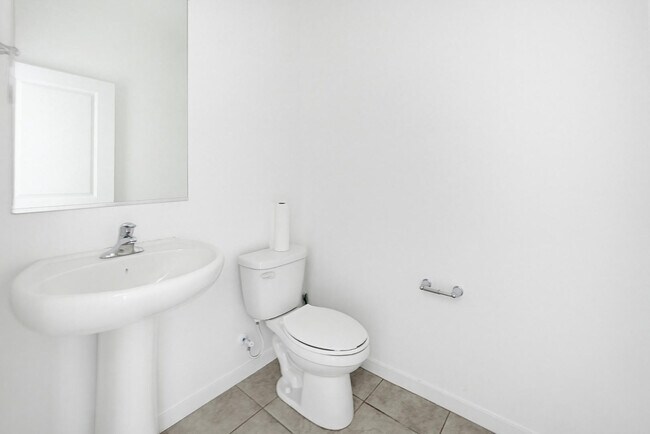 Building Photo - 6815 W Encinas Ln