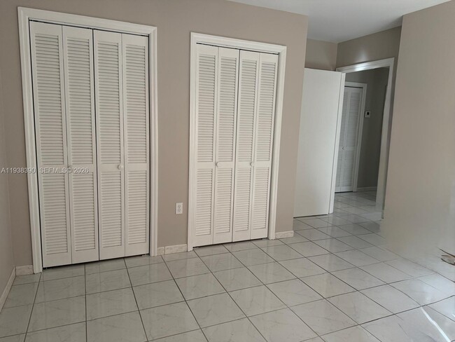 Building Photo - 2912 SW 38th Ct