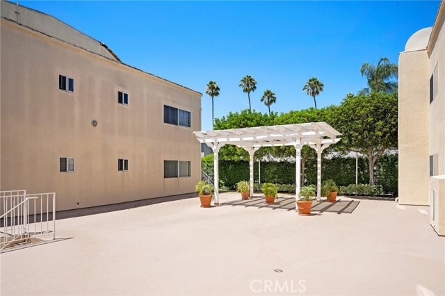 Building Photo - 13801 Oxnard St