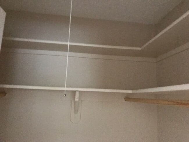 Building Photo - Conveniently located to I-4