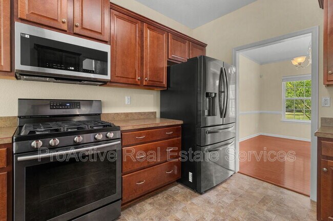 Building Photo - 729 Creekwood Dr