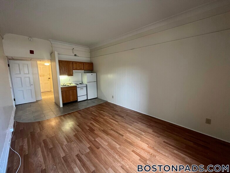 Building Photo - 62 Boylston St