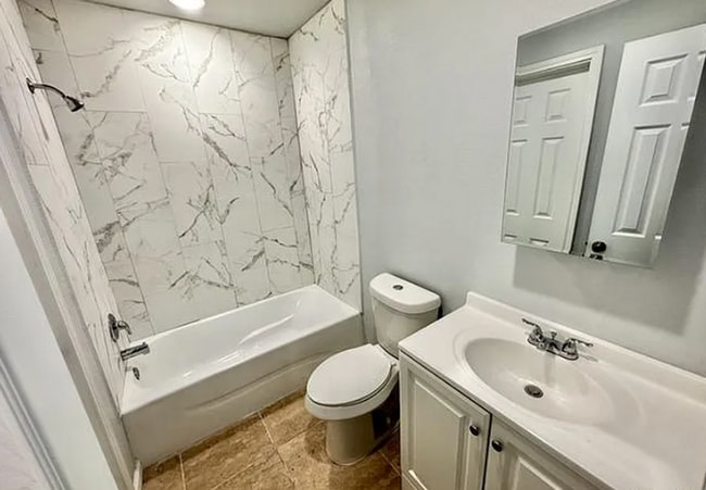 Building Photo - Beautifully remodeled 3 bed 1.5 bath in th...