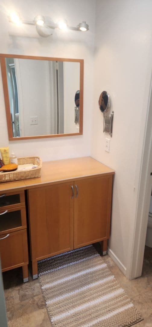 Building Photo - Fully furnished 2-bedroom, 2-bathroom town...