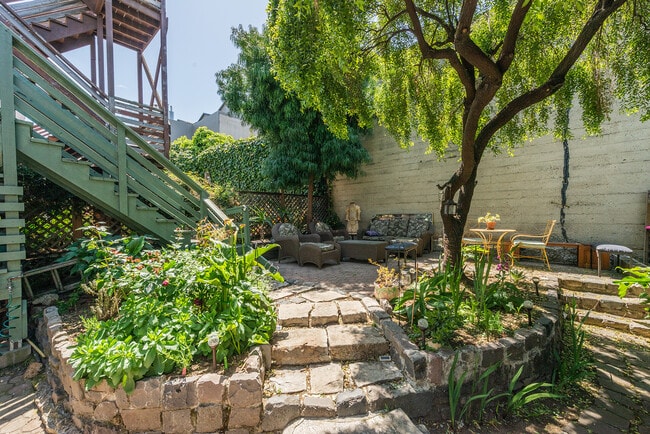 Building Photo - 344a Utah St