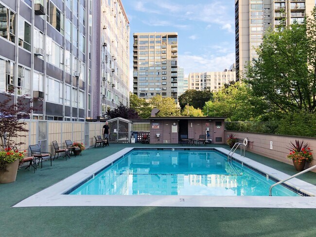 Building management keeps this space beautifully maintained - 1221 Minor Ave