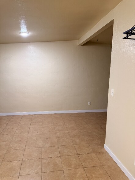 Building Photo - 755 E Holaway Dr