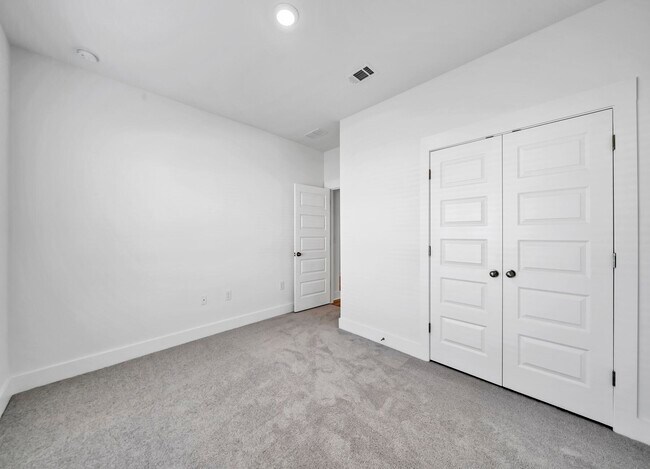 Building Photo - 217 Lyla Ln