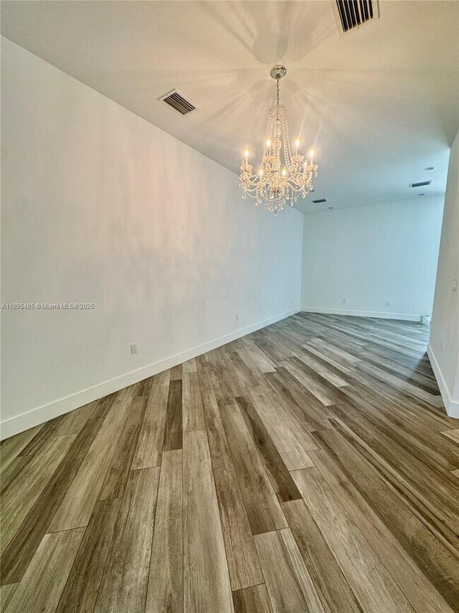 Building Photo - 2882 SW 37th Ct