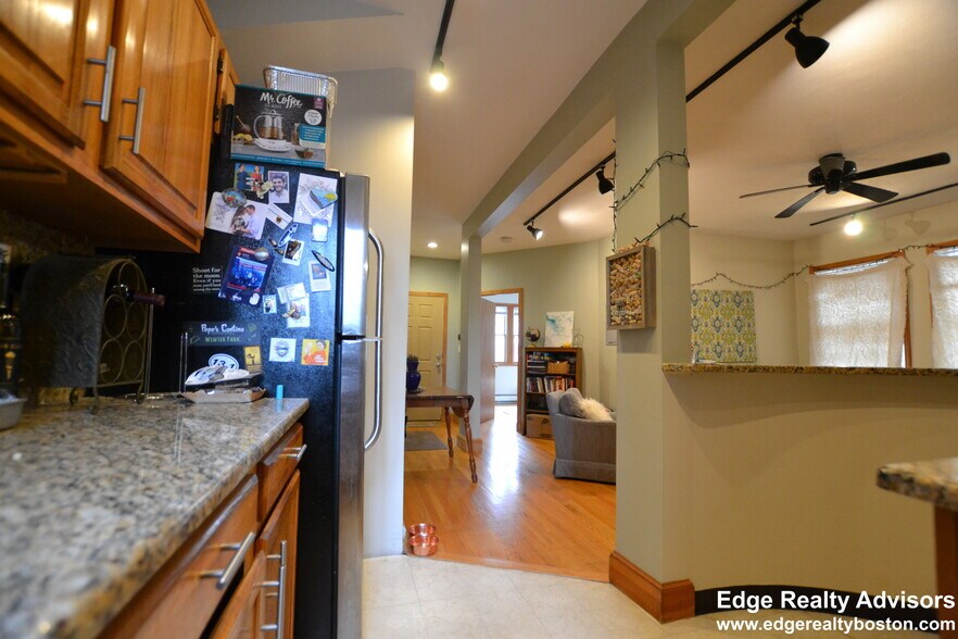 Building Photo - 77 Easton St