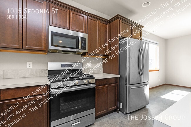 Building Photo - 1015 Sedonia St
