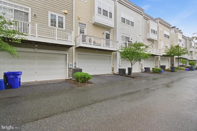 Building Photo - 11657 Leesborough Cir
