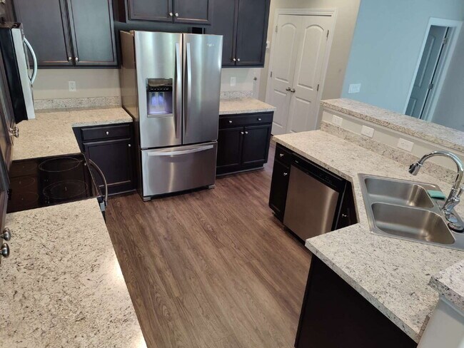 Building Photo - 847 Silver Leaf Dr