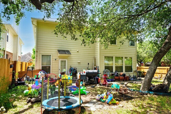 Building Photo - Spacious 3-Bedroom Home in Jonas Woods wit...