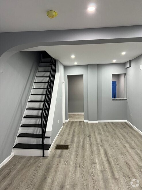 Building Photo - 2918 Mutter St