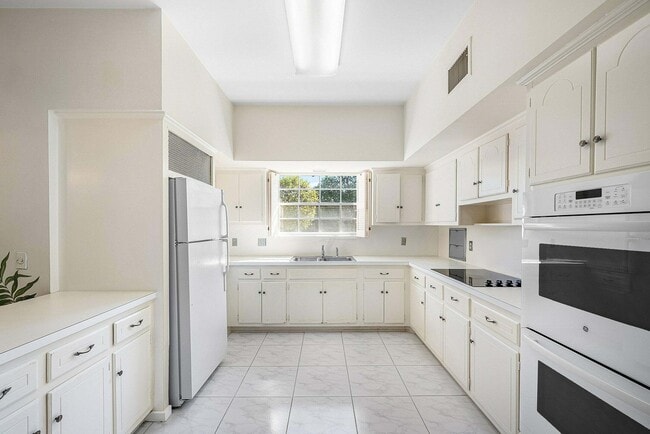 Building Photo - 157 Wells Rd