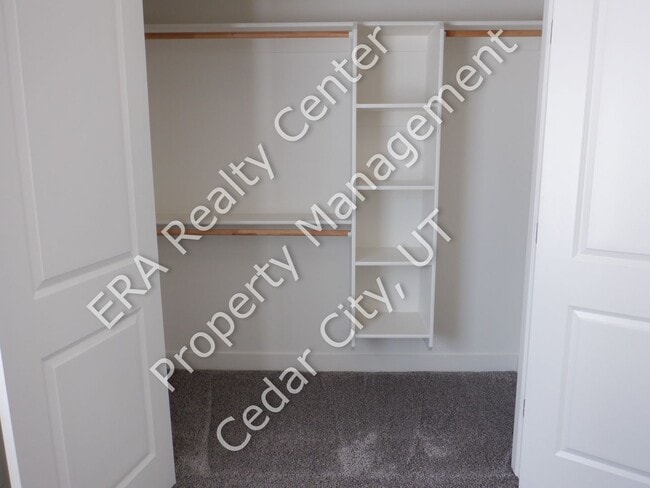 Building Photo - Move-in Bonus! - 3 bedroom - 2 Bath - Single Level Twin Home