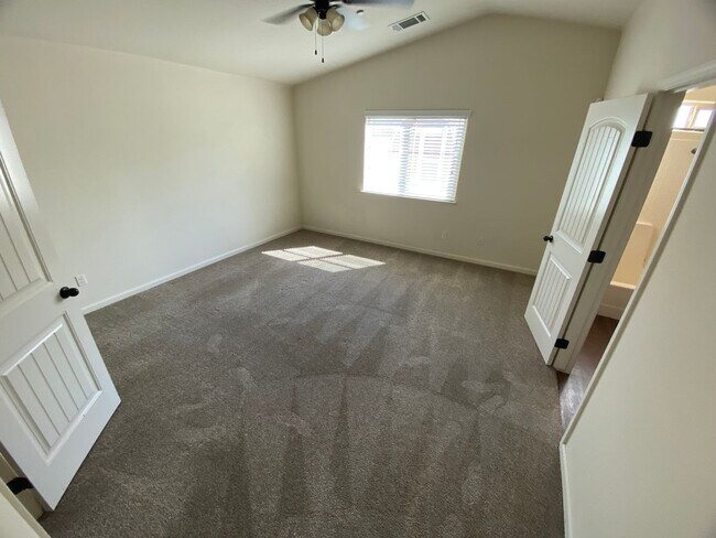 Building Photo - Lovely Home for rent in Visalia,Ca