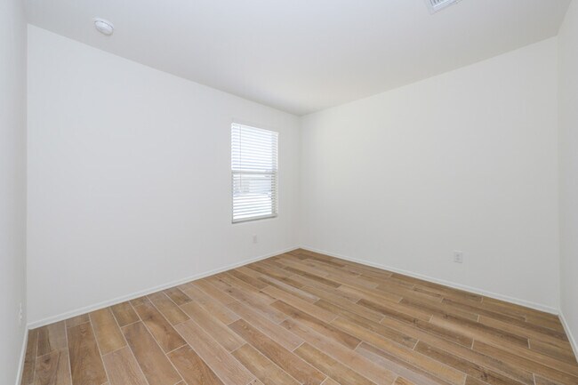 Building Photo - 9122 E Red Blf Ct
